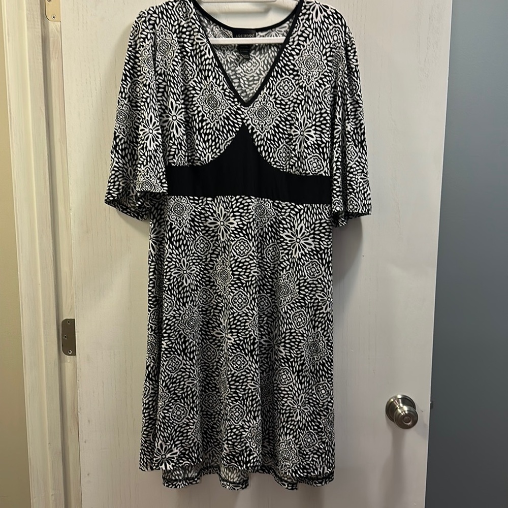 Black & White Floral V-Neck Women’s Dress